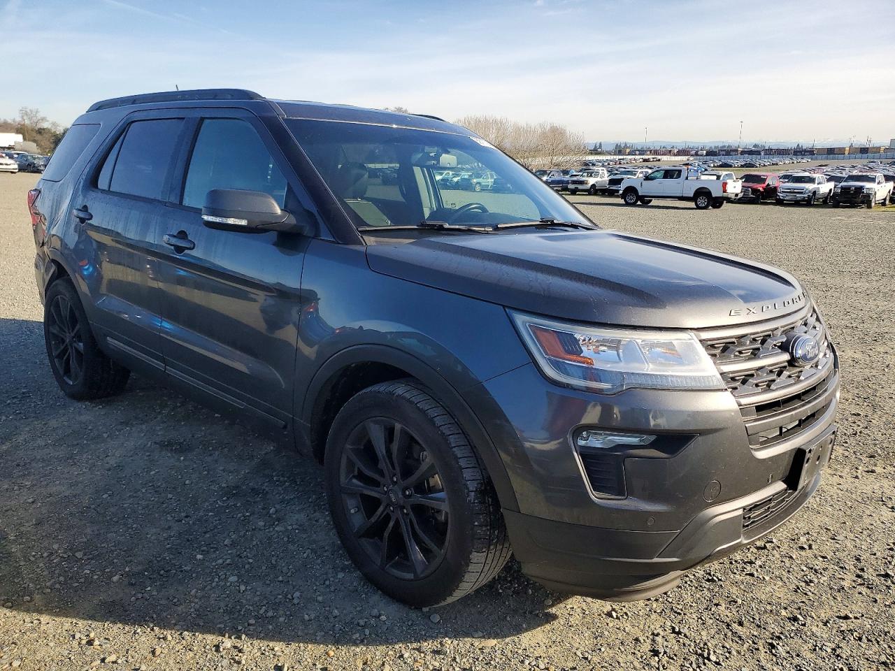 2018 FORD EXPLORER XLT photo 4