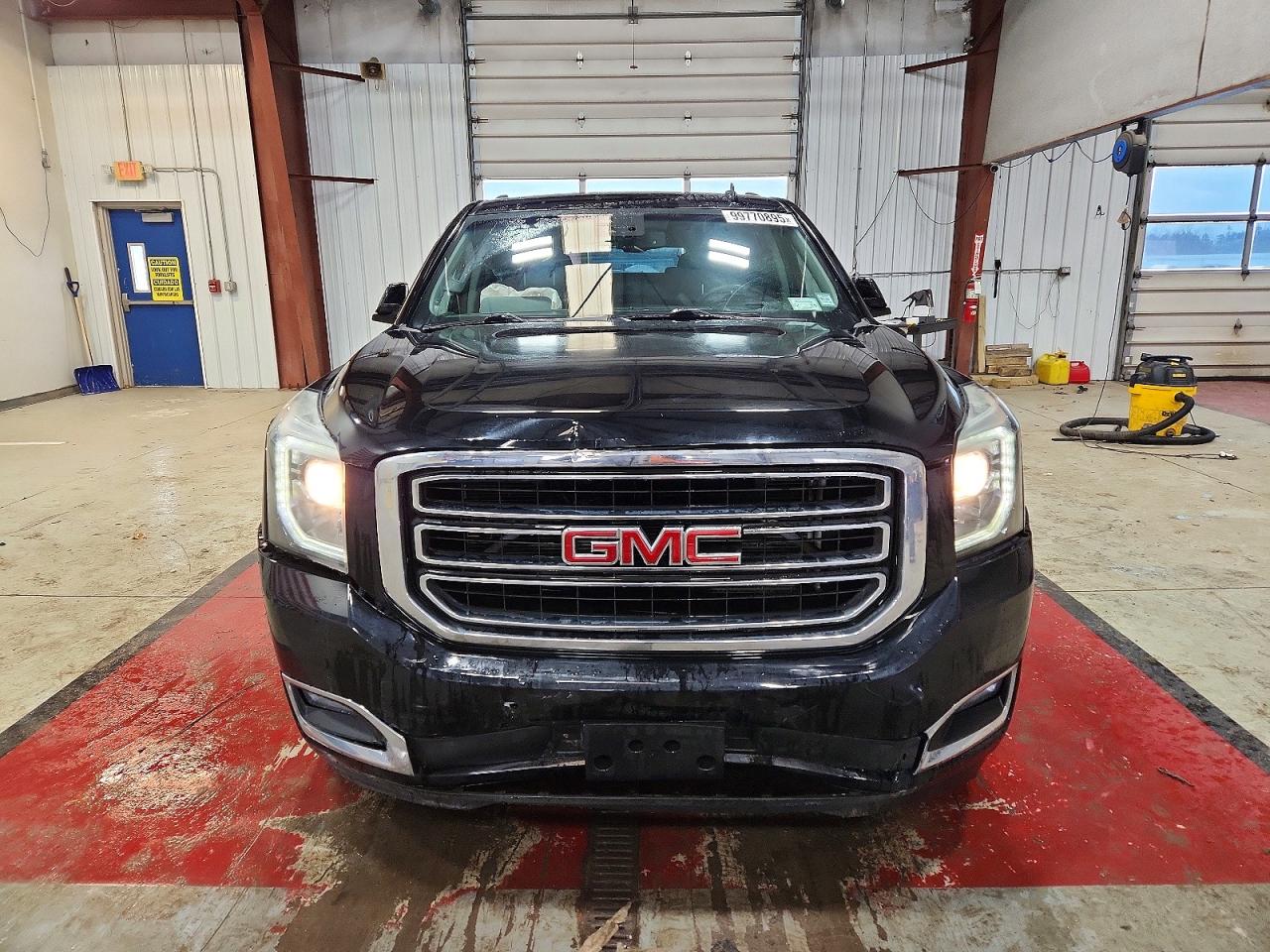 2015 GMC YUKON XL K1500 SLE photo 5