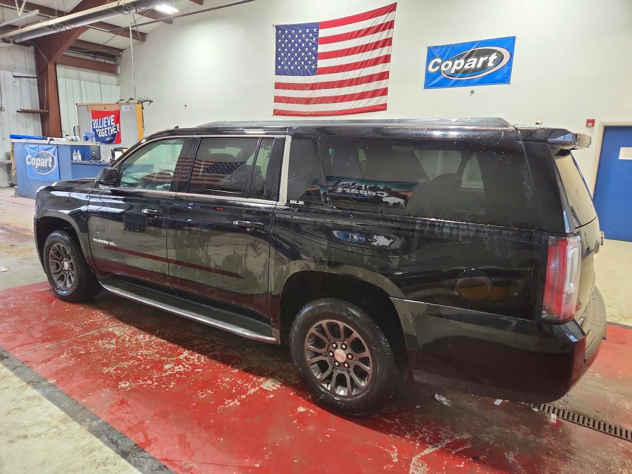2015 GMC YUKON XL K1500 SLE photo 2