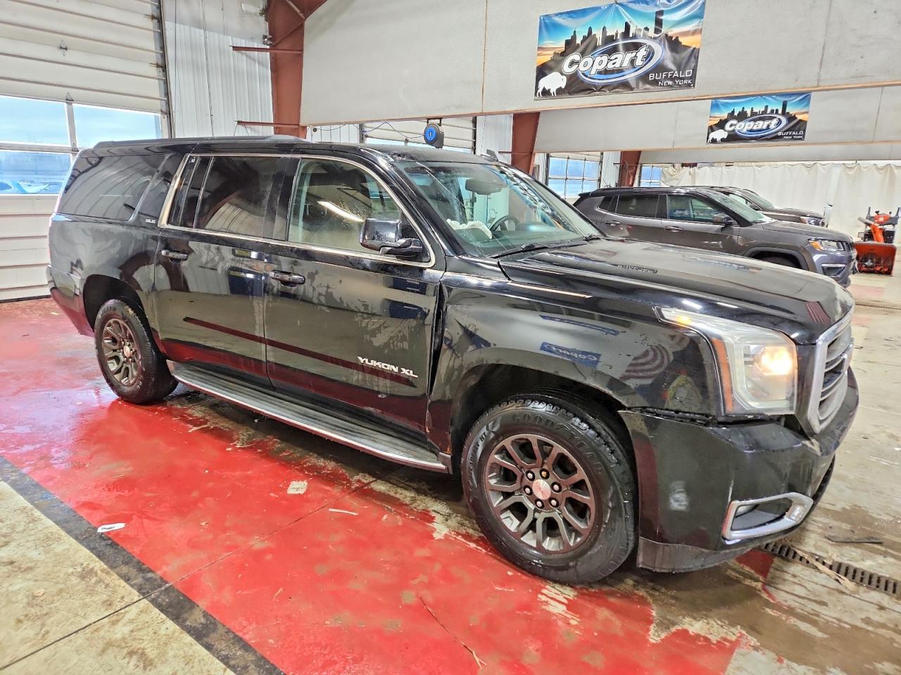 2015 GMC YUKON XL K1500 SLE photo 4