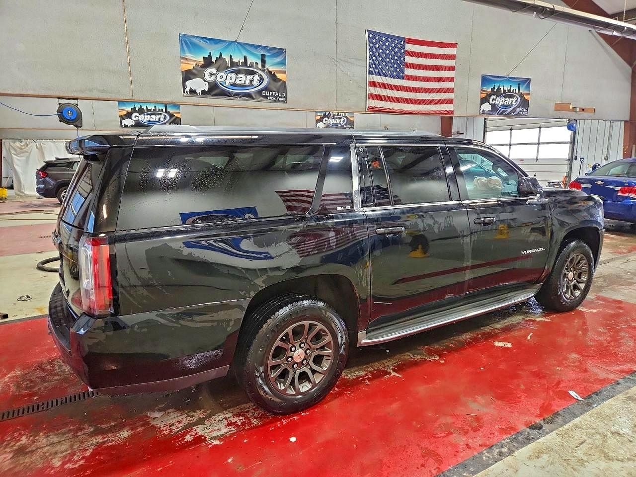 2015 GMC YUKON XL K1500 SLE photo 3