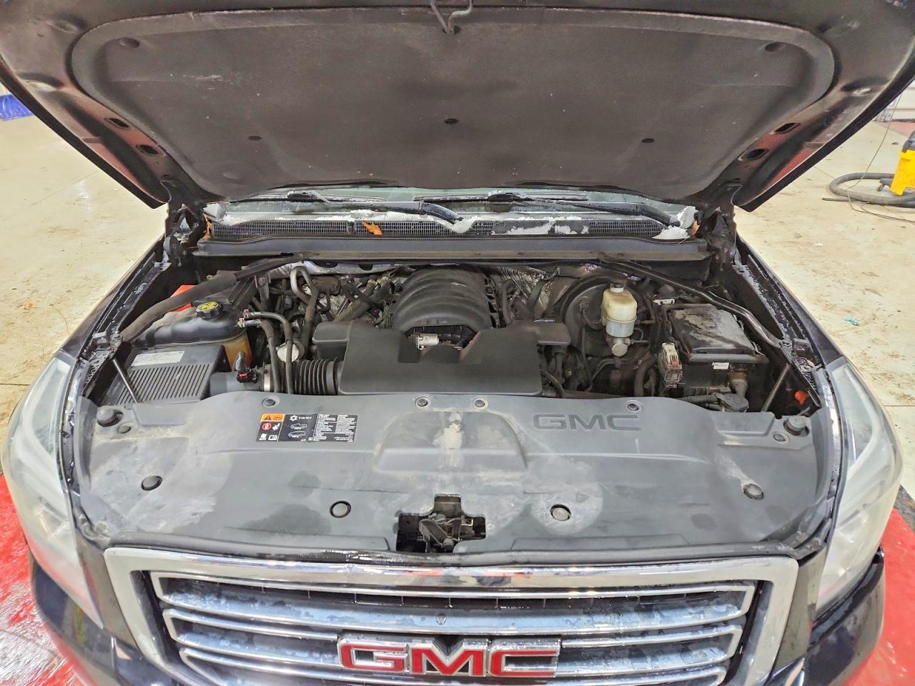 2015 GMC YUKON XL K1500 SLE photo 12