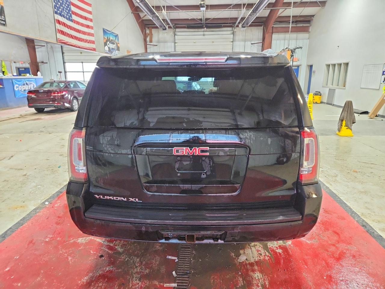 2015 GMC YUKON XL K1500 SLE photo 6