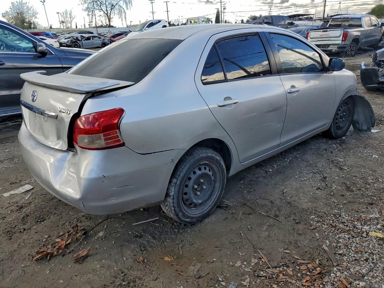 2009 TOYOTA YARIS photo 3