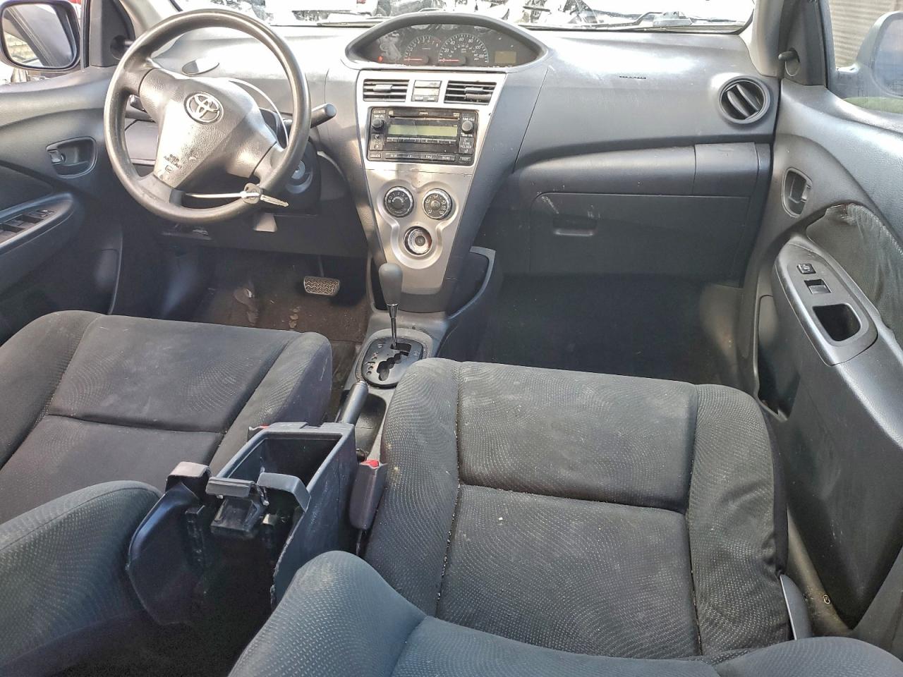 2009 TOYOTA YARIS photo 8