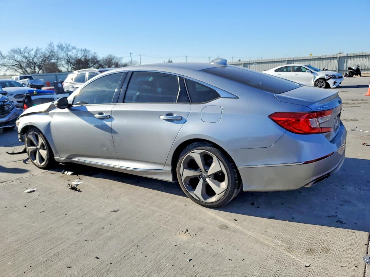 2018 HONDA ACCORD TOURING photo 2