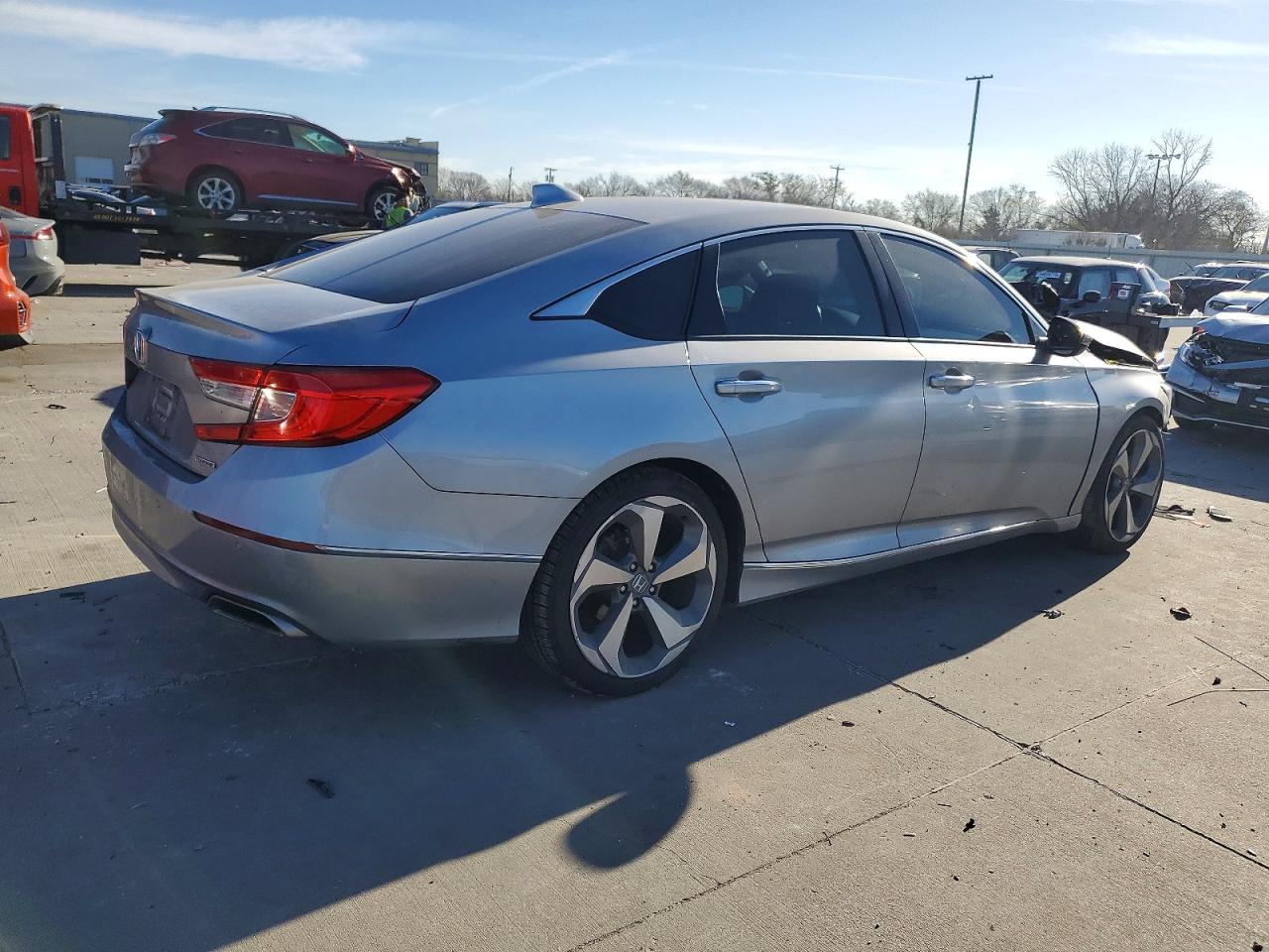 2018 HONDA ACCORD TOURING photo 3