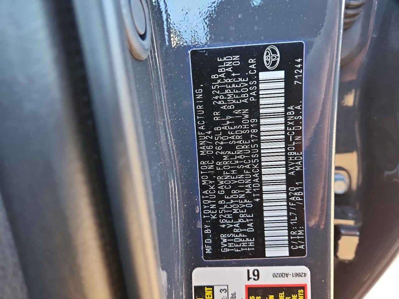 2025 TOYOTA CAMRY LE photo 13