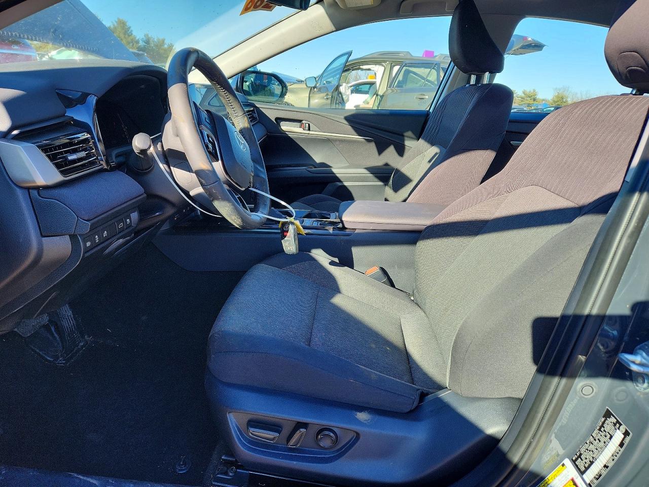 2025 TOYOTA CAMRY LE photo 7