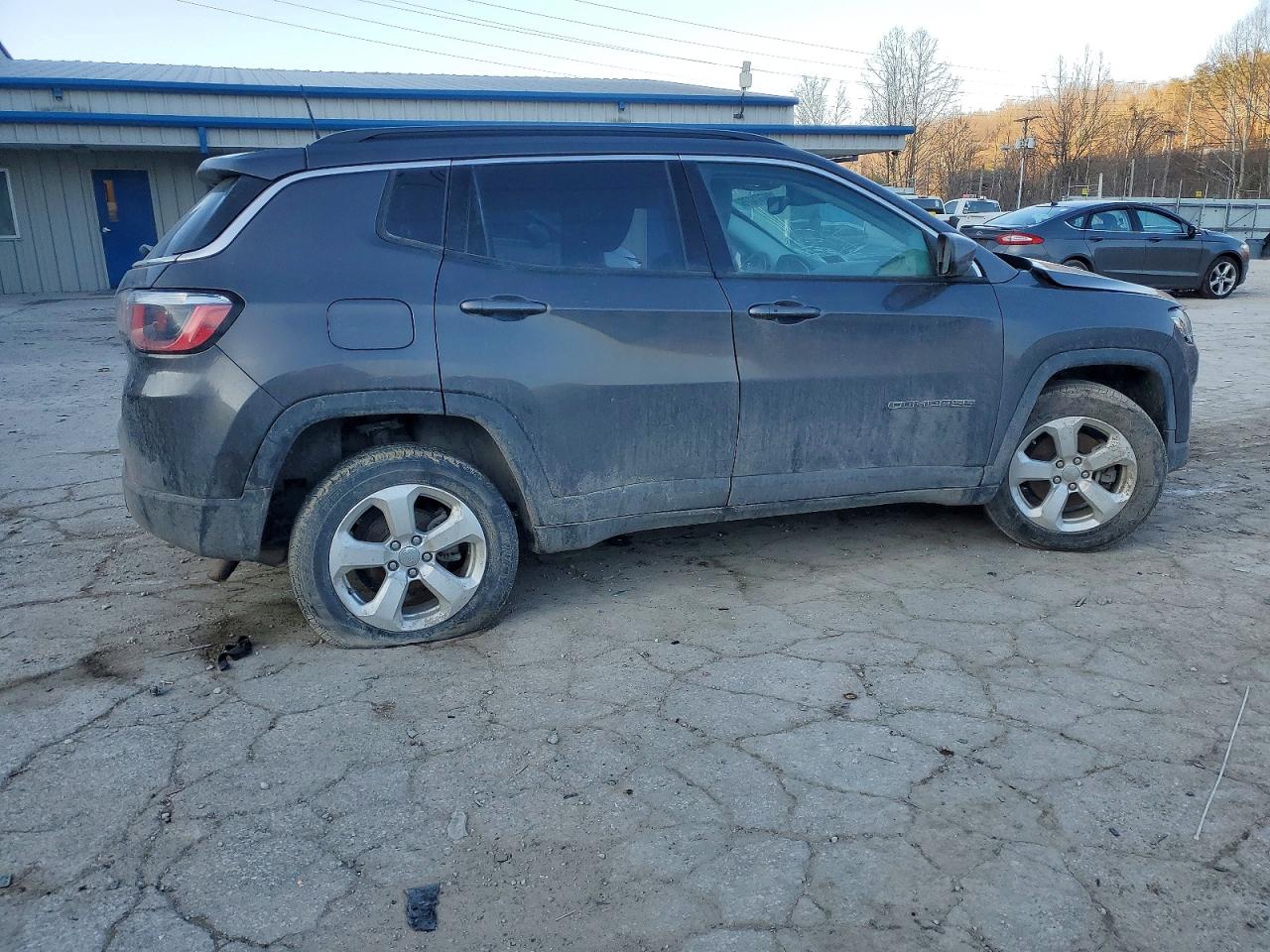 2017 JEEP COMPASS LATITUDE photo 3