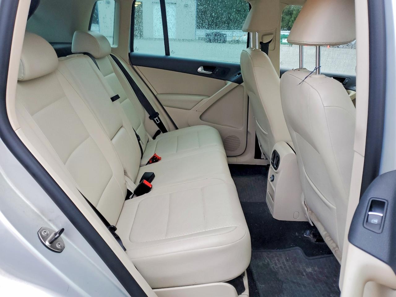 2011 VOLKSWAGEN TIGUAN S photo 11
