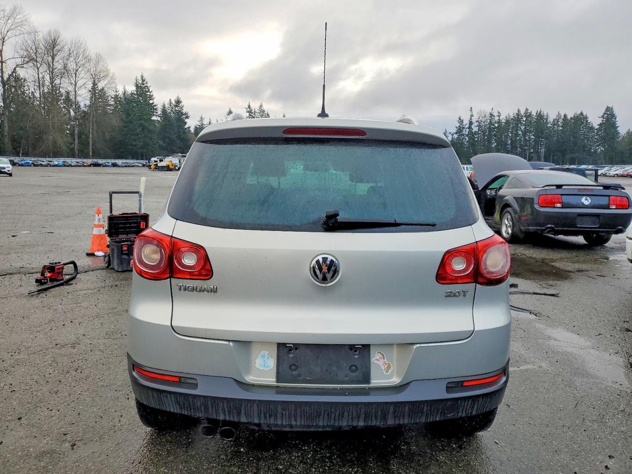2011 VOLKSWAGEN TIGUAN S photo 6