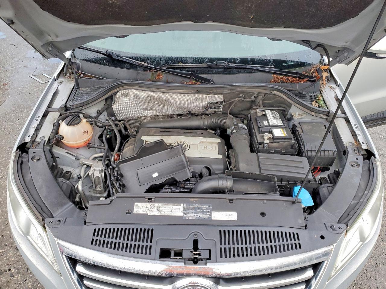 2011 VOLKSWAGEN TIGUAN S photo 12