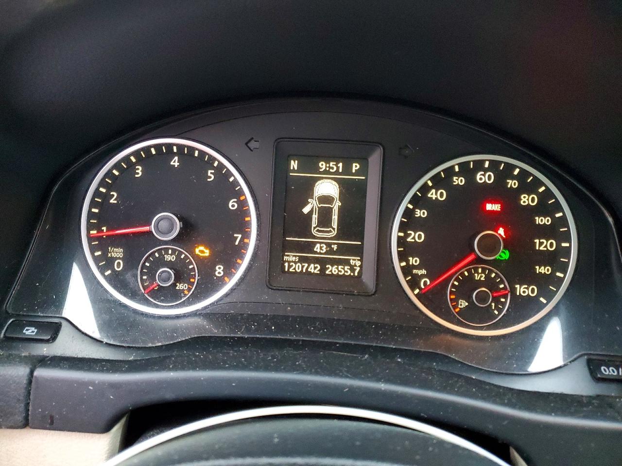 2011 VOLKSWAGEN TIGUAN S photo 9