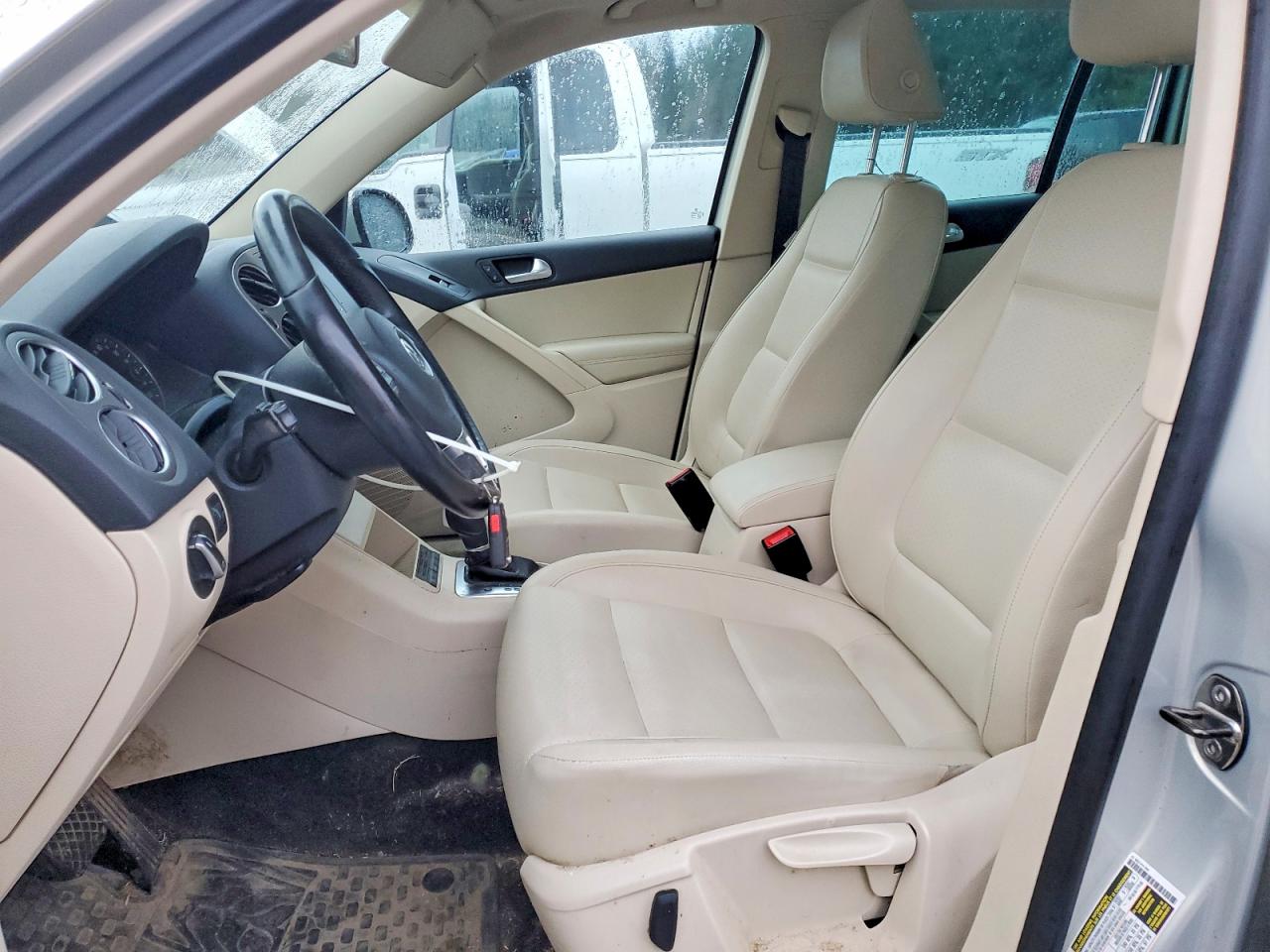 2011 VOLKSWAGEN TIGUAN S photo 7