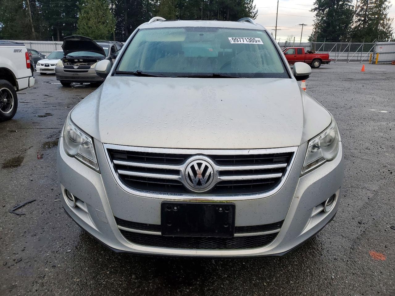 2011 VOLKSWAGEN TIGUAN S photo 5