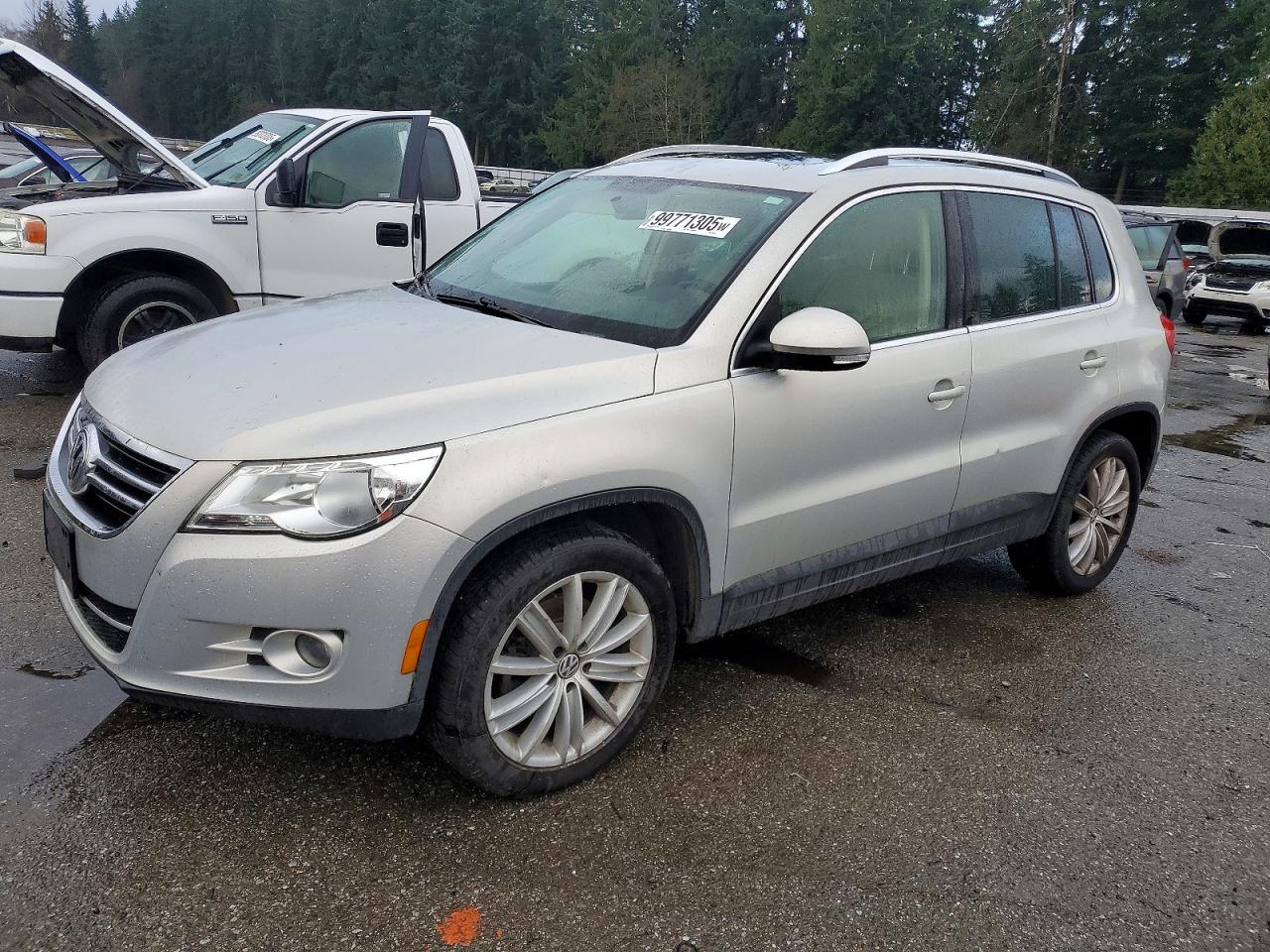 2011 VOLKSWAGEN TIGUAN
