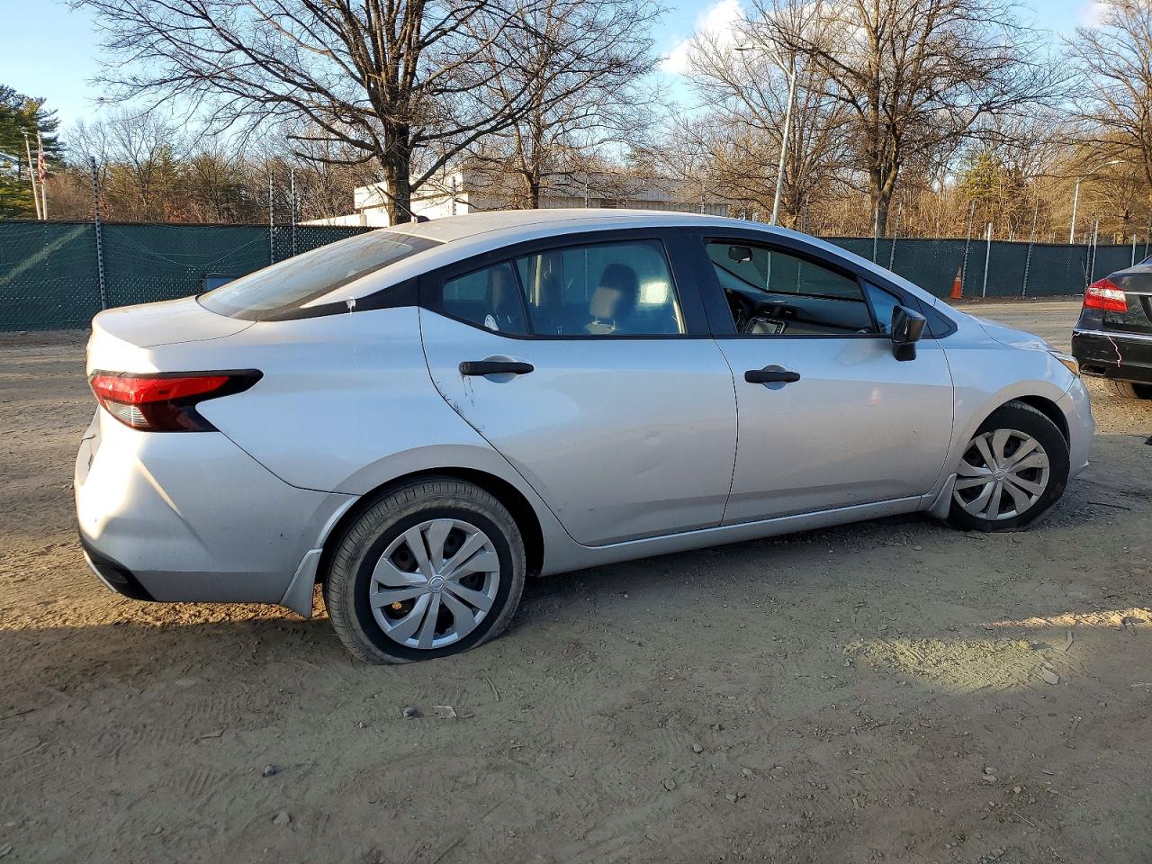 2020 NISSAN VERSA S photo 3