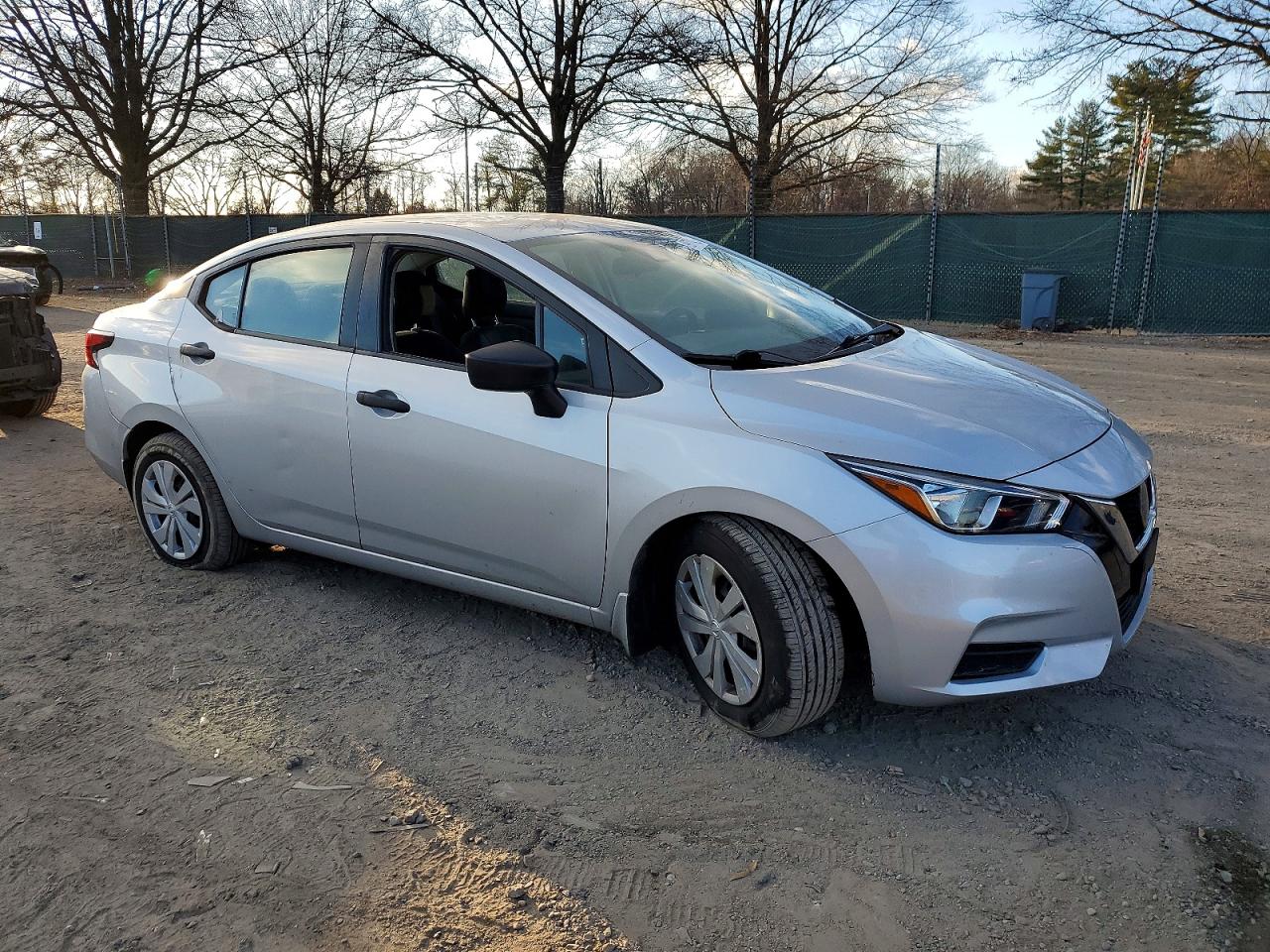 2020 NISSAN VERSA S photo 4