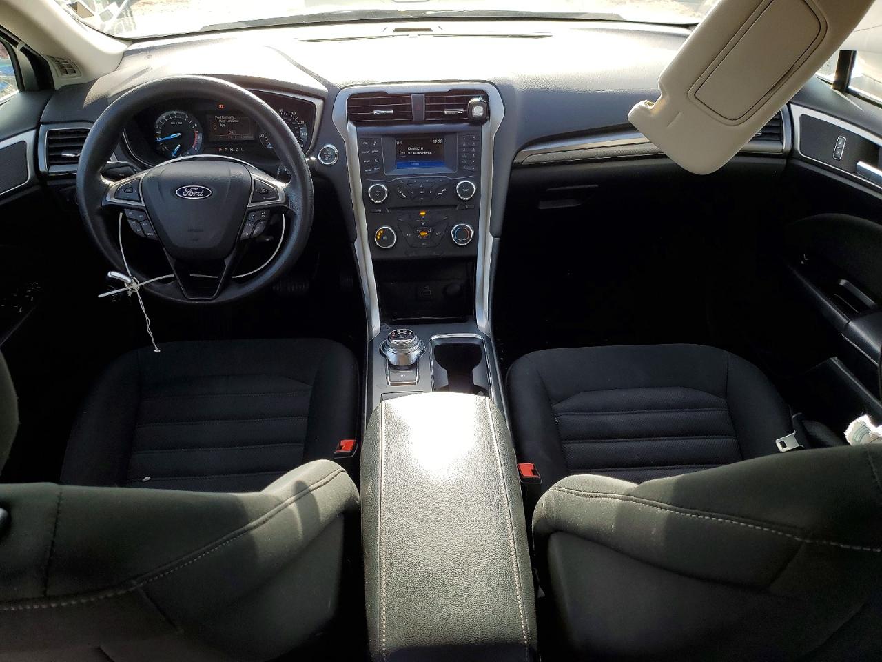 2017 FORD FUSION SE photo 8