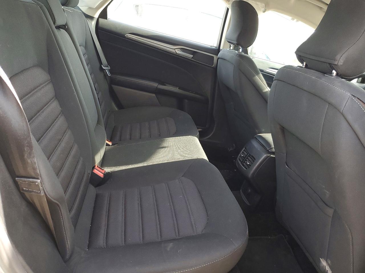 2017 FORD FUSION SE photo 10