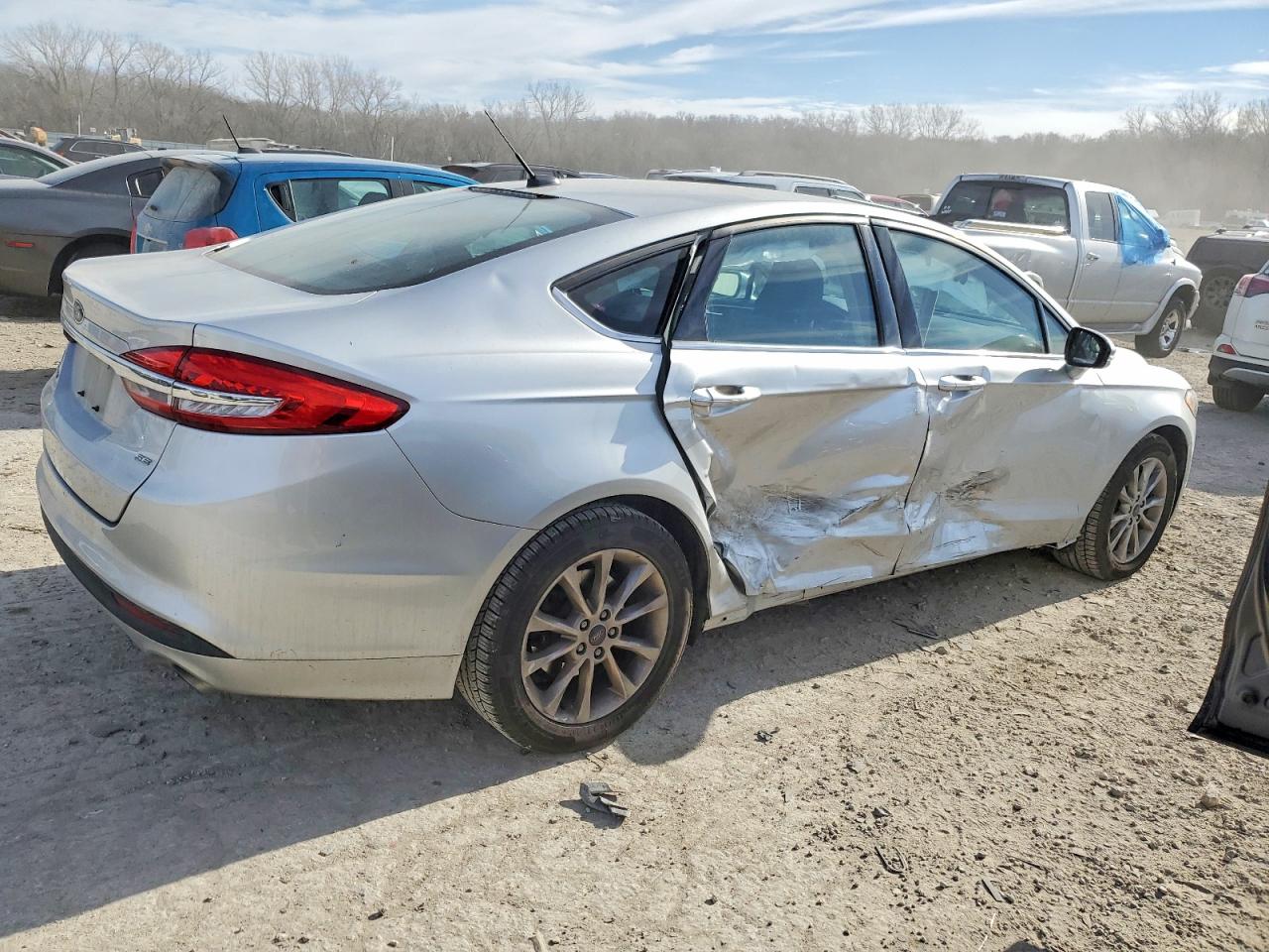 2017 FORD FUSION SE photo 3