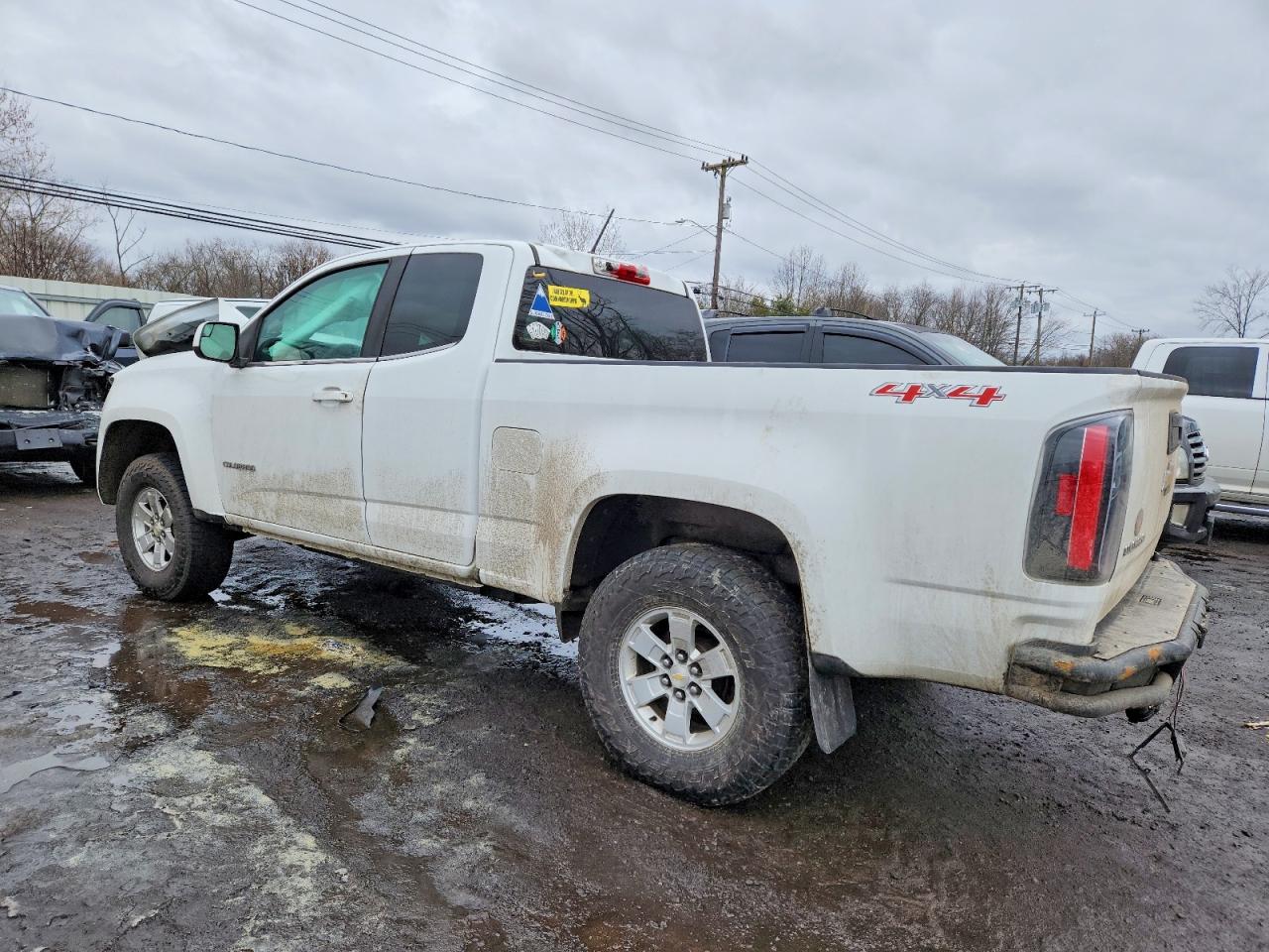 2019 CHEVROLET COLORADO photo 2