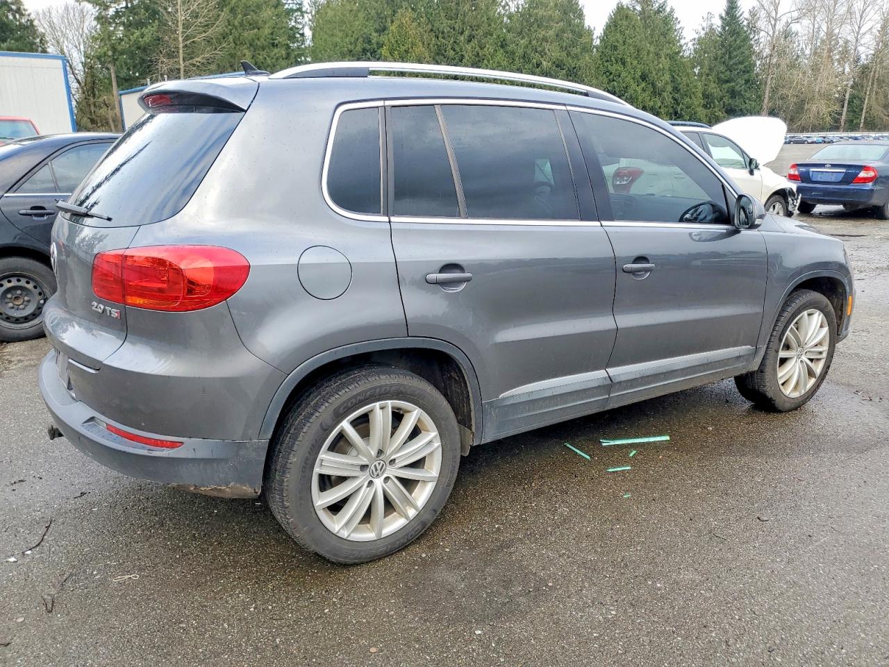2013 VOLKSWAGEN TIGUAN S photo 3