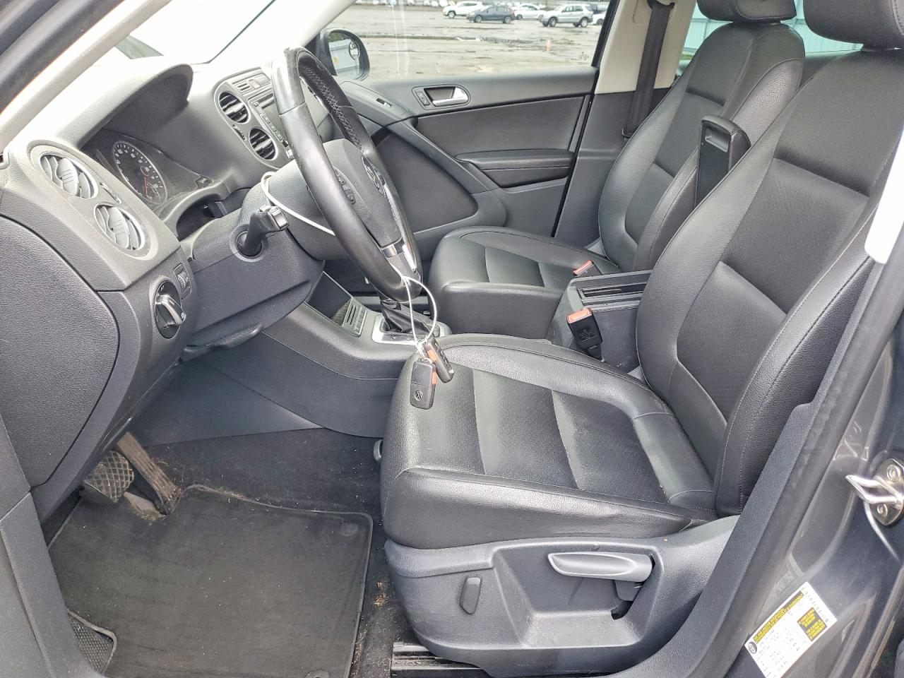 2013 VOLKSWAGEN TIGUAN S photo 7