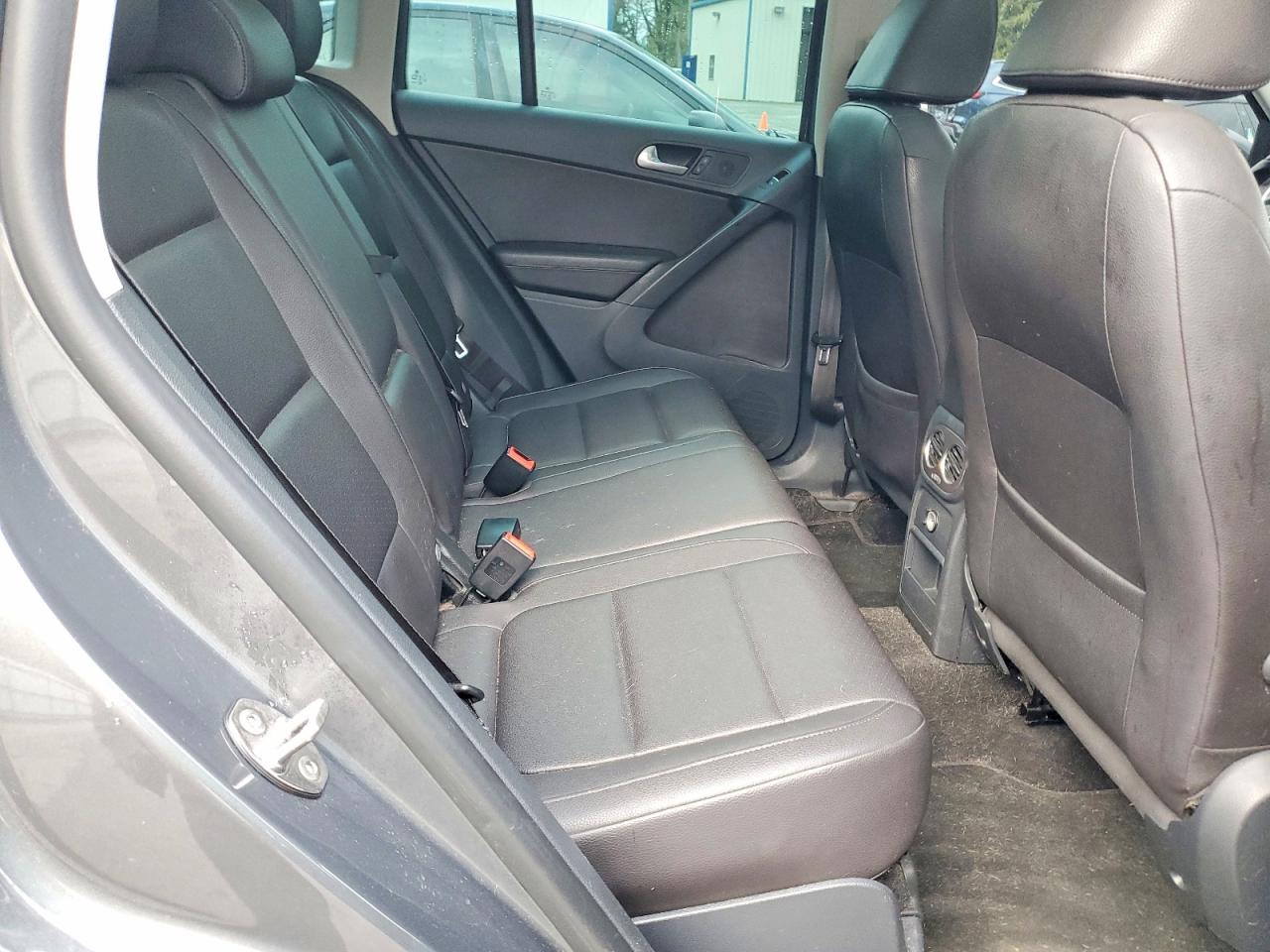 2013 VOLKSWAGEN TIGUAN S photo 11
