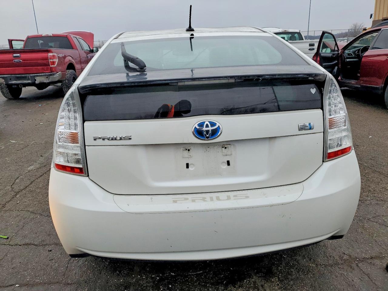2010 TOYOTA PRIUS photo 6