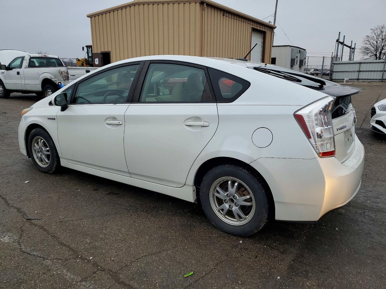 2010 TOYOTA PRIUS photo 2