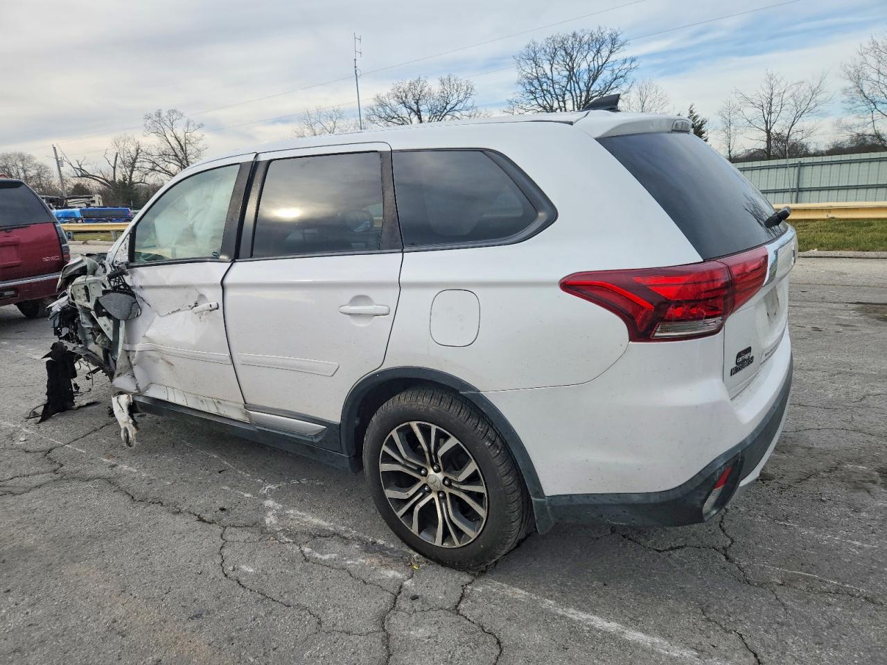 2018 MITSUBISHI OUTLANDER ES photo 2