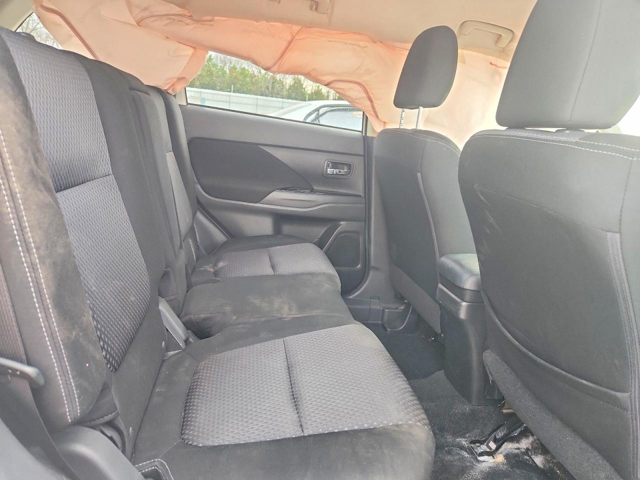 2018 MITSUBISHI OUTLANDER ES photo 11