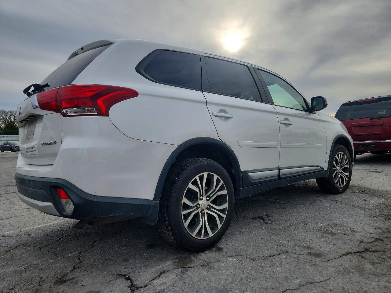 2018 MITSUBISHI OUTLANDER ES photo 3