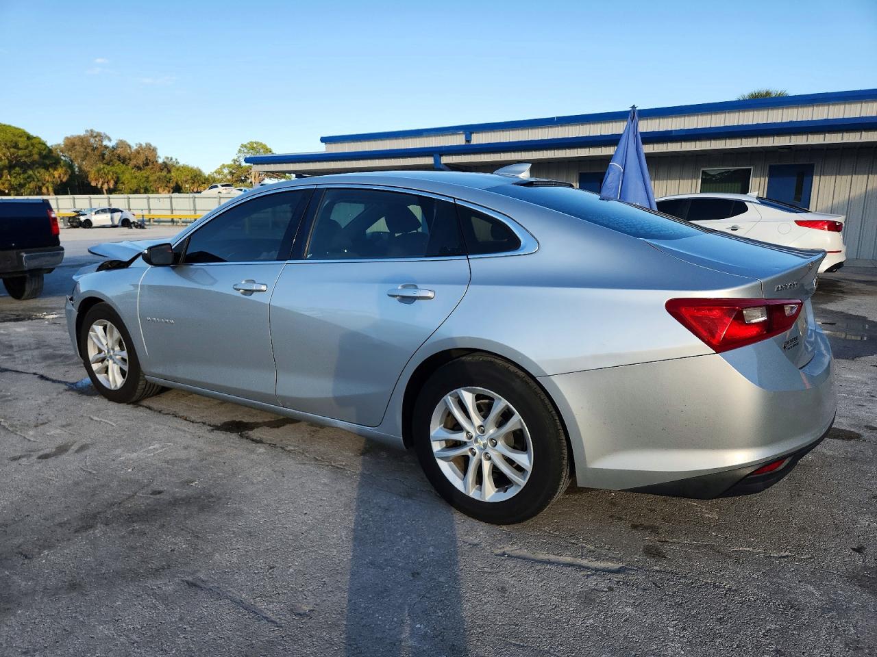2018 CHEVROLET MALIBU LT photo 2