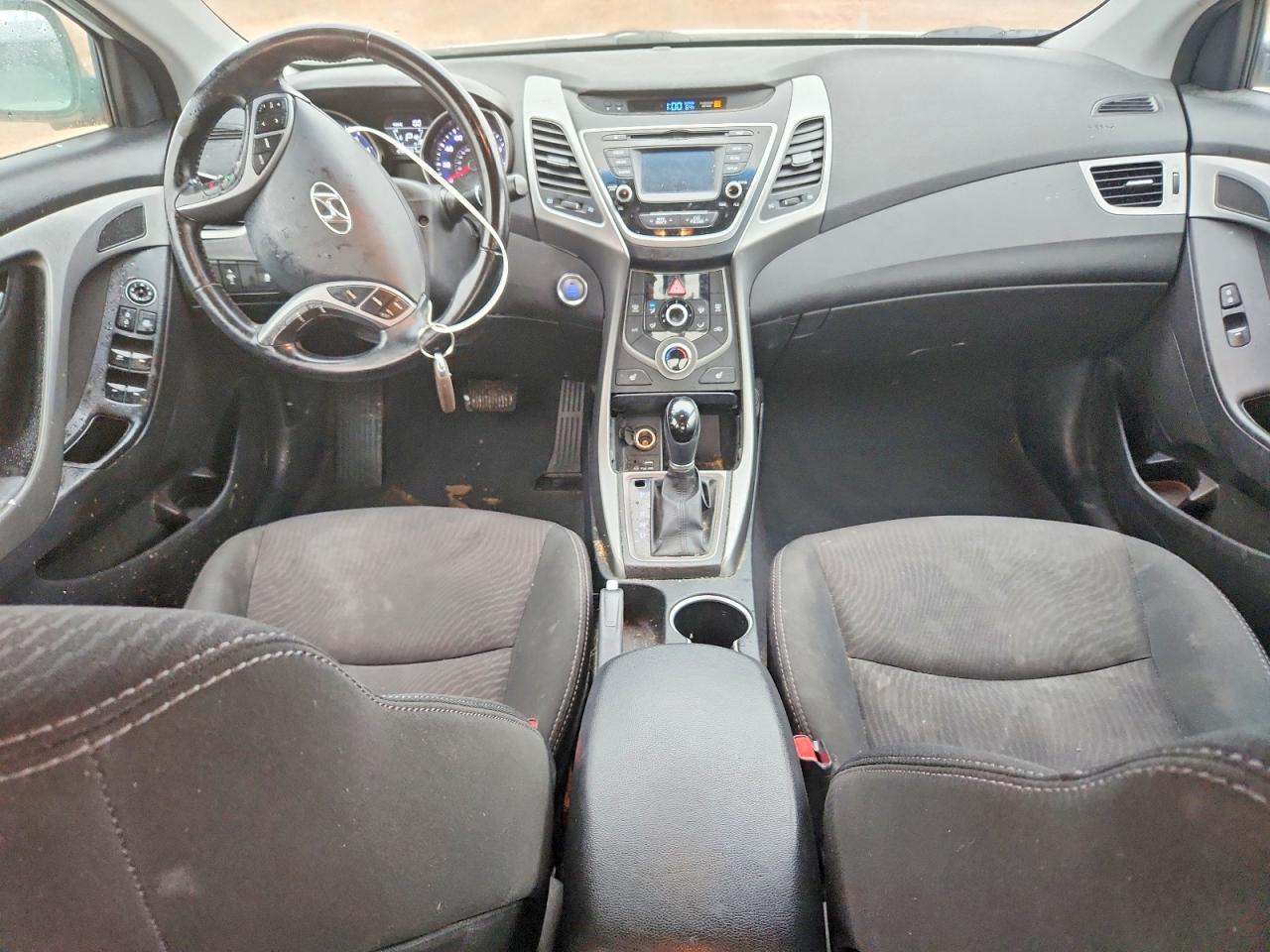2016 HYUNDAI ELANTRA SE photo 8