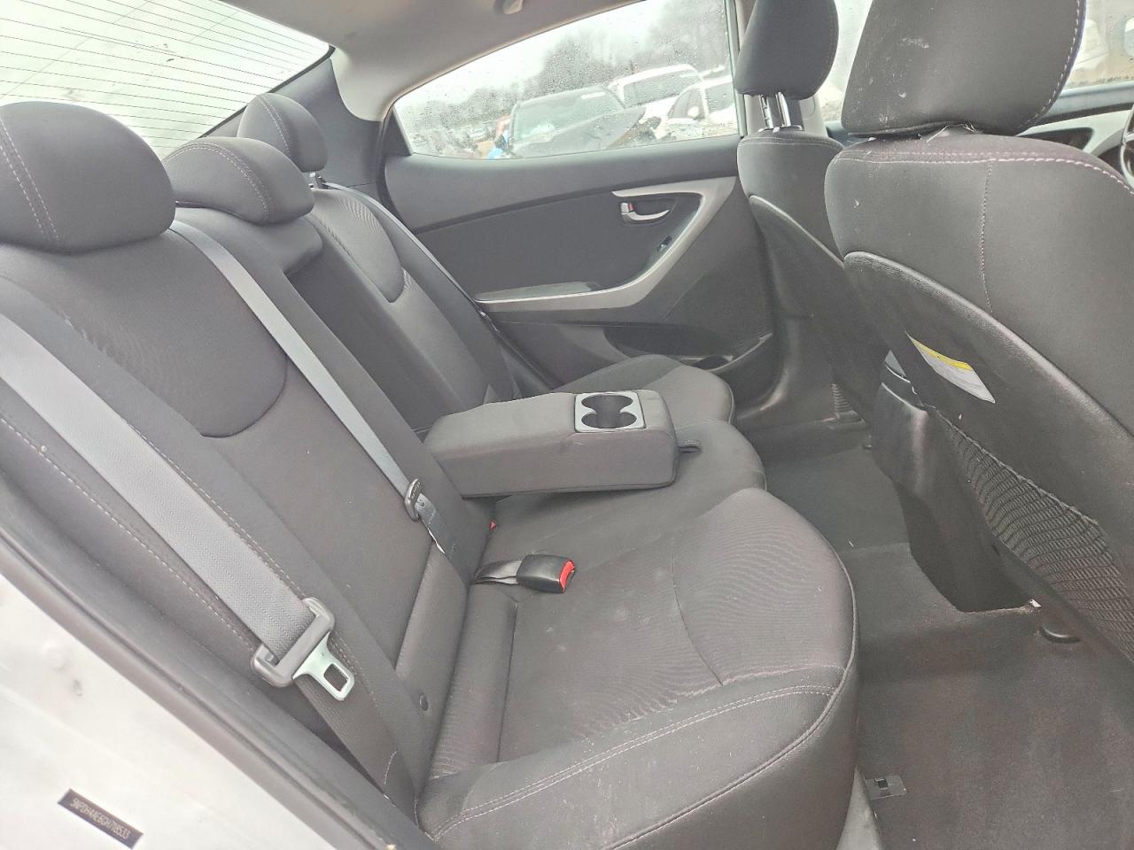2016 HYUNDAI ELANTRA SE photo 10