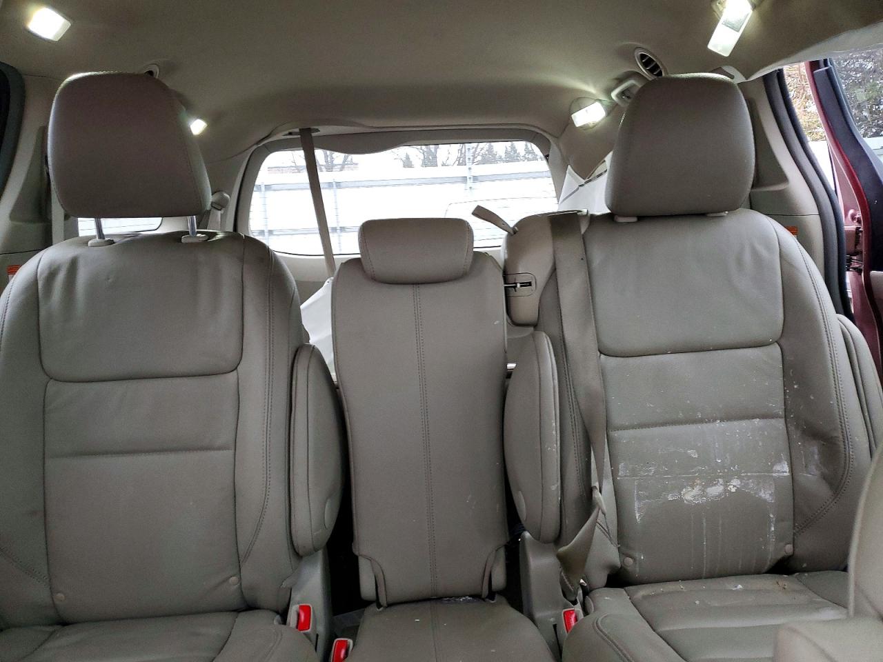 2017 TOYOTA SIENNA XLE photo 10