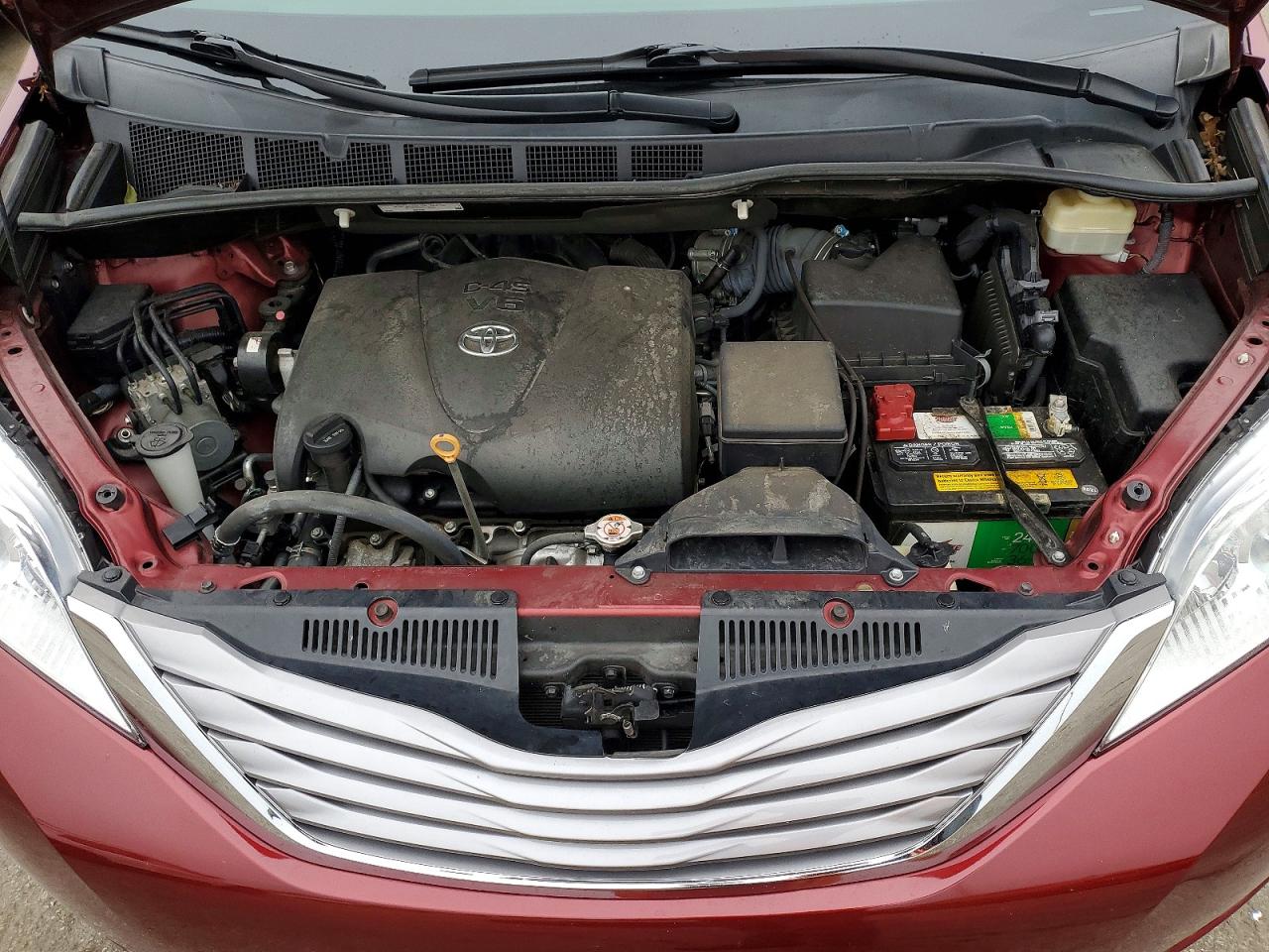 2017 TOYOTA SIENNA XLE photo 12