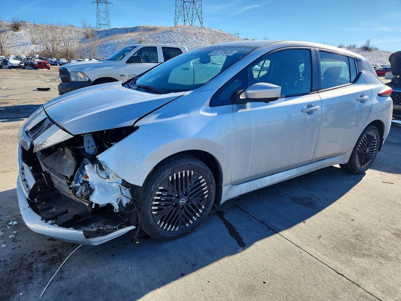 2025 NISSAN LEAF