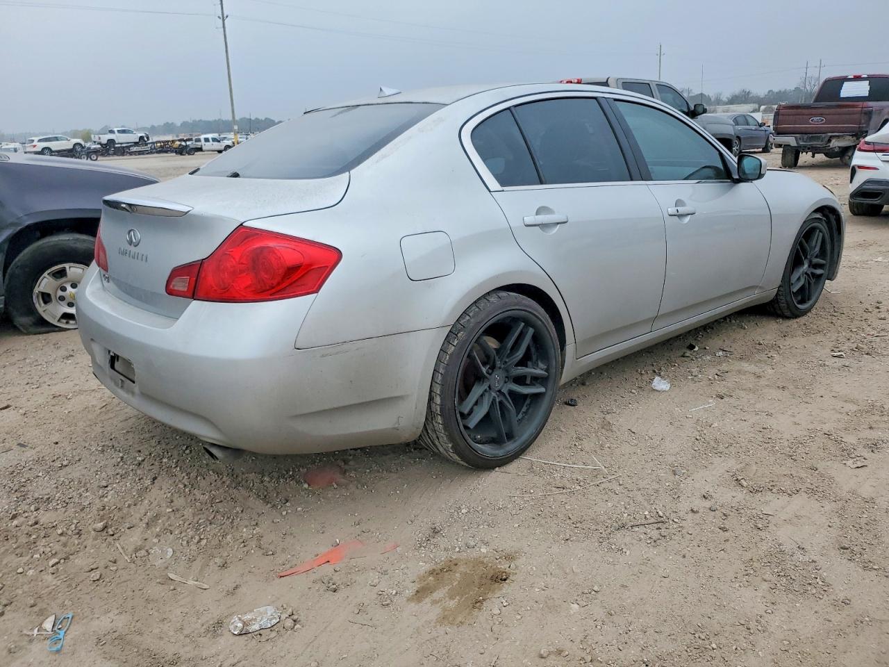 2010 INFINITI G37 BASE photo 3
