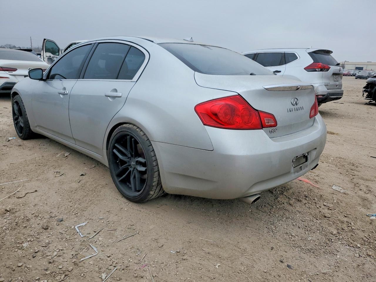 2010 INFINITI G37 BASE photo 2