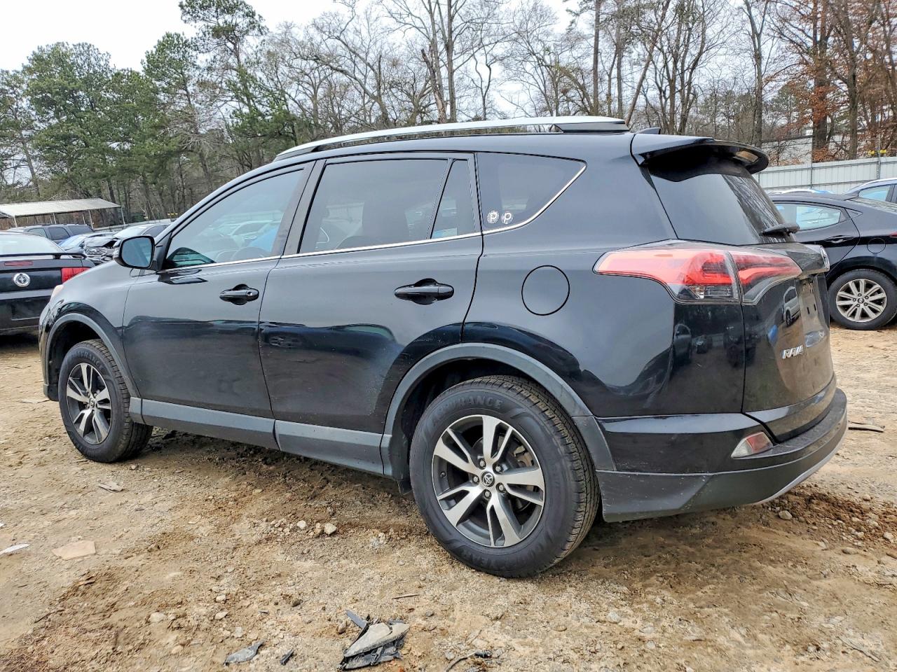 2017 TOYOTA RAV4 XLE photo 2
