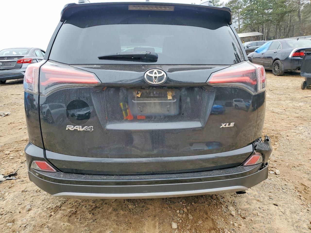 2017 TOYOTA RAV4 XLE photo 6