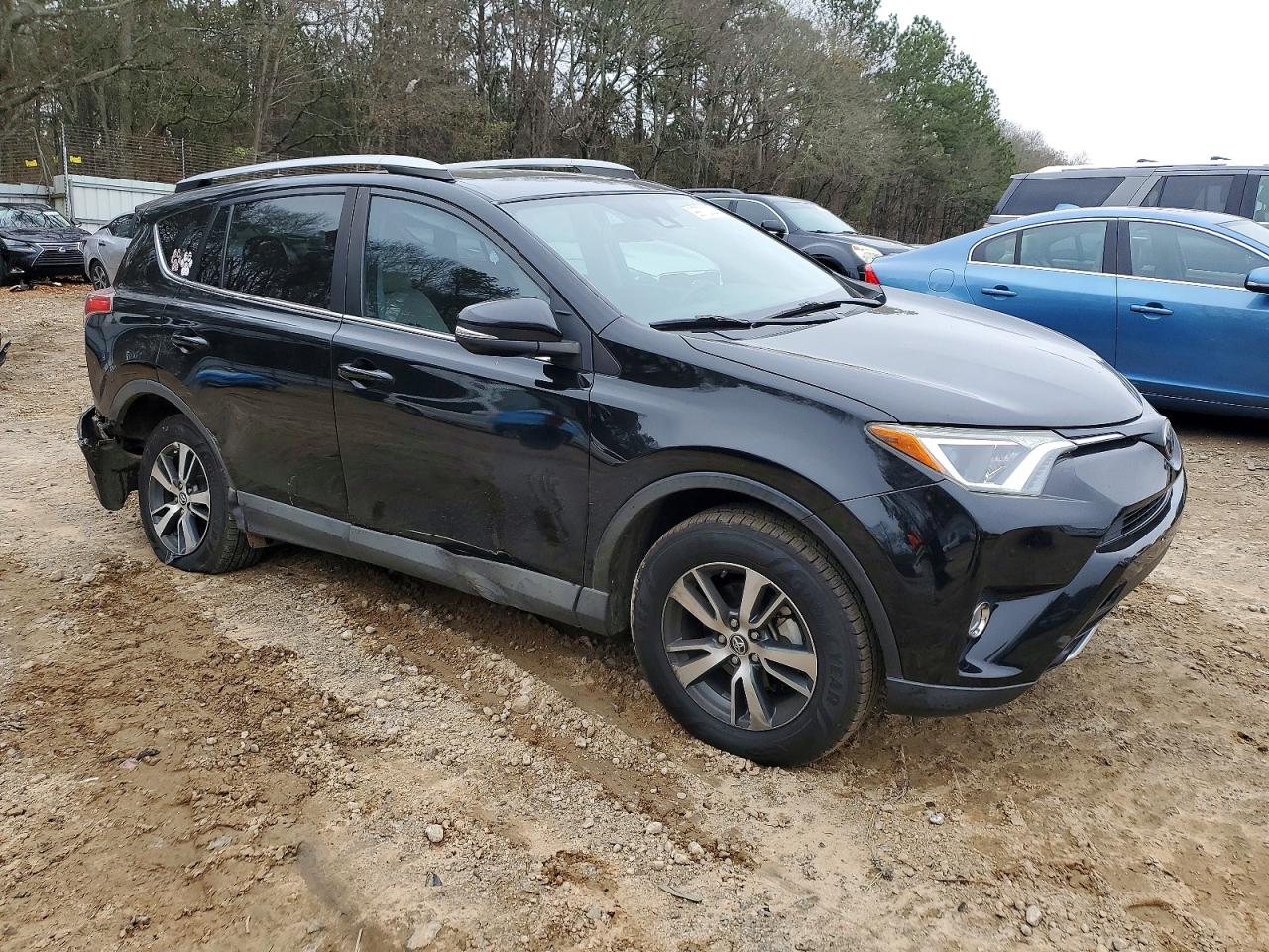 2017 TOYOTA RAV4 XLE photo 4
