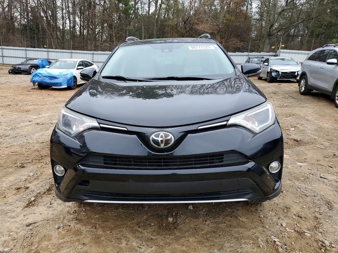 2017 TOYOTA RAV4 XLE photo 5