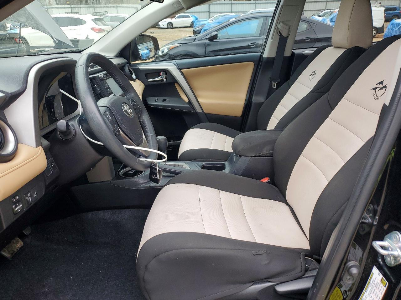 2017 TOYOTA RAV4 XLE photo 7
