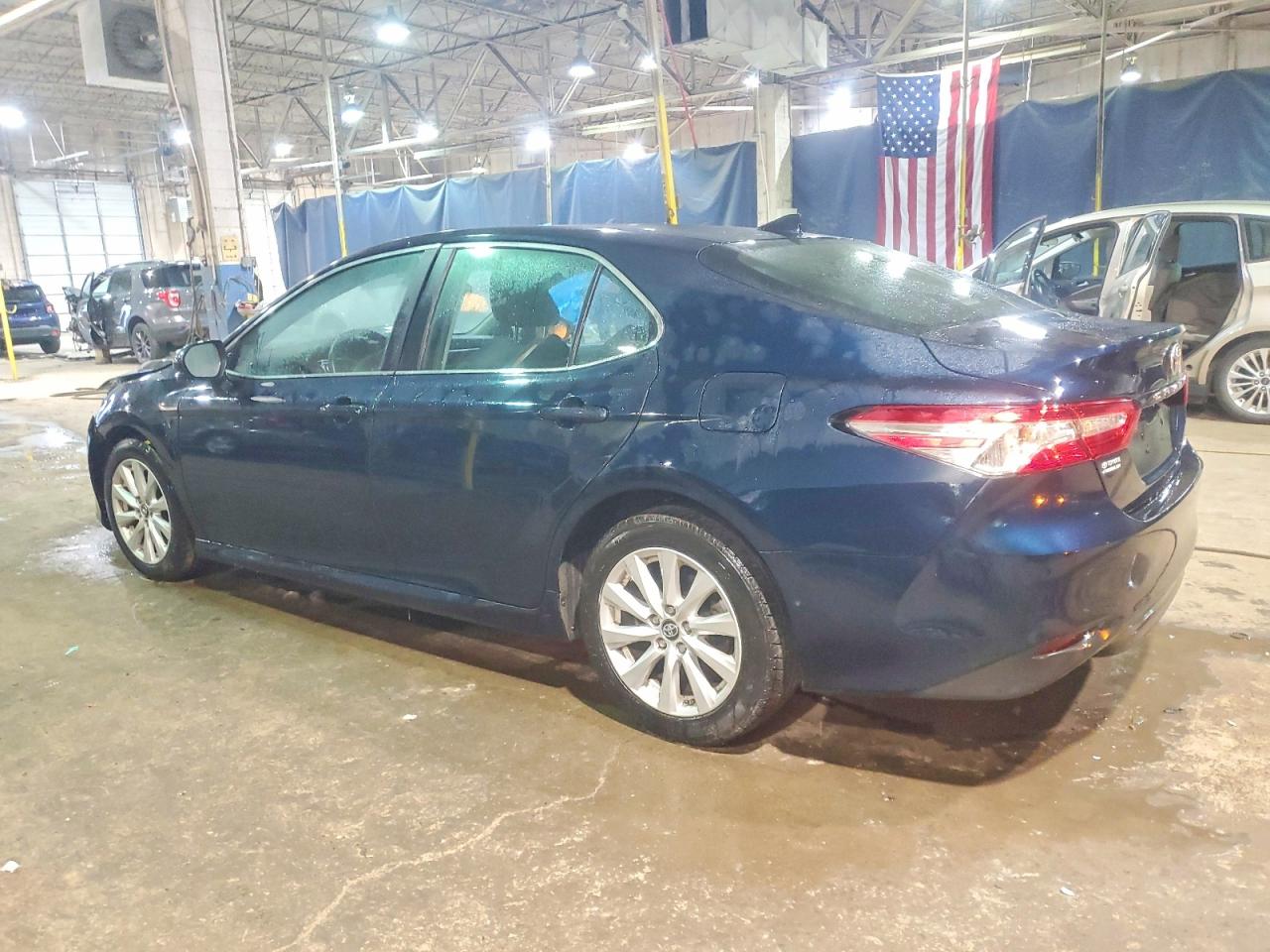 2019 TOYOTA CAMRY LE photo 2