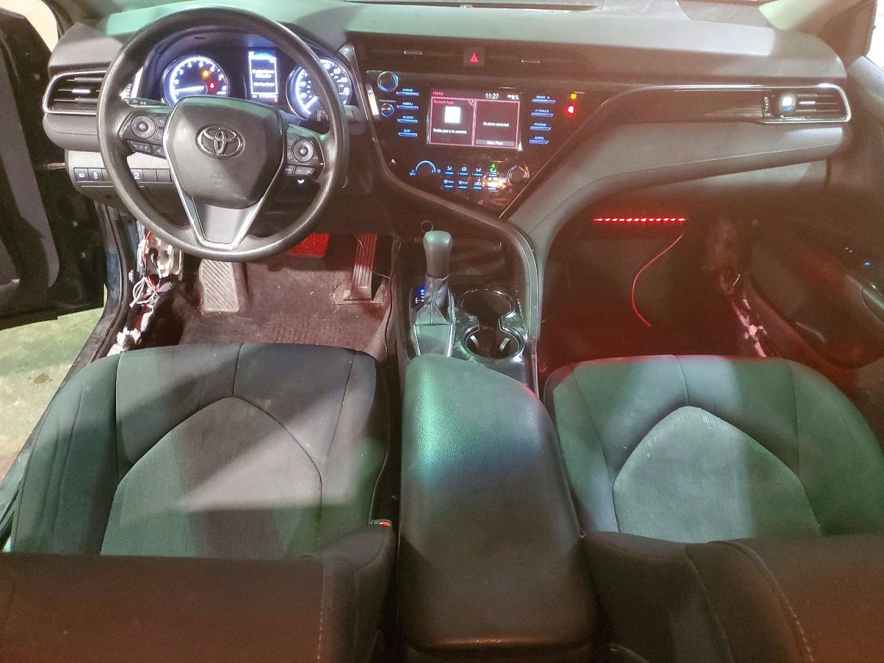 2019 TOYOTA CAMRY LE photo 8